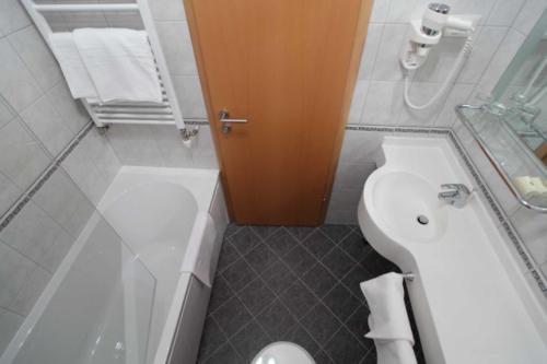 Suite (7)